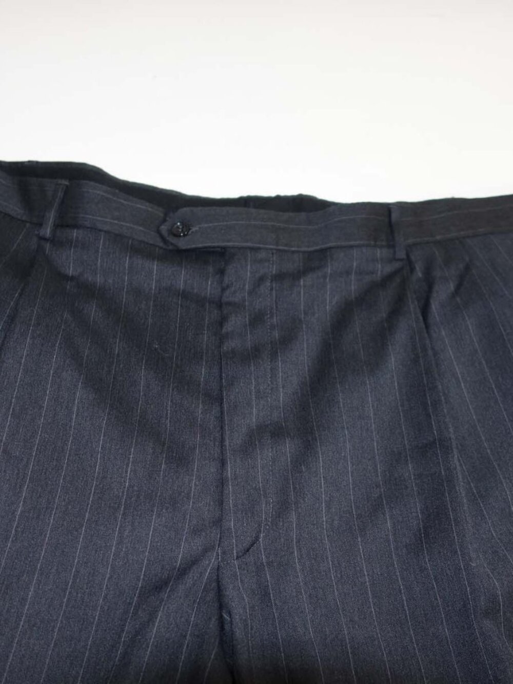 Jos. A. Bank Men's Pinstripe 2 Button Suit Size 50 Regular 46 x 30 Charcoal Gray - Picture 3 of 13